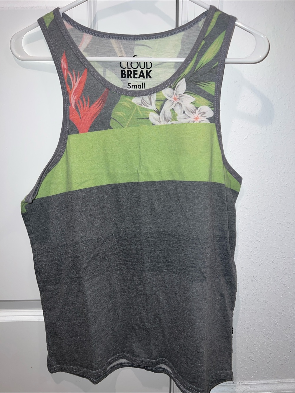 Cloud Break Floral Panel Tank Top - Gray & Green